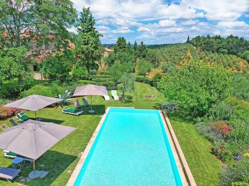 Villa Sonia, Pool, Garten, Rasenfläche, Sonnenliege, Sonnenschirm