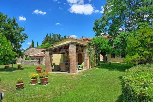 Villa Sonia, Haus, Garten, überdachte Terrasse, Sessel, Lounge