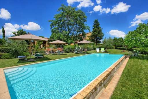 Villa Sonia, Pool, Garten, Rasenfläche, Sonnenliege, Sonnenschirm