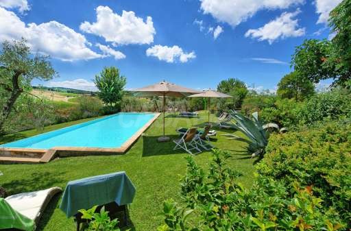 Villa Sonia, Pool, Garten, Rasenfläche, Sonnenliege, Sonnenschirm