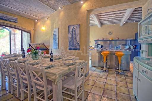 Villa Sonia, Esszimmer, Esstisch, Essbereich, Küche, Theke, Barhocker