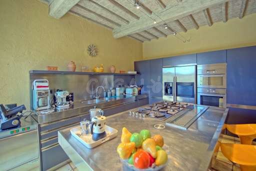 Villa Sonia, Küche, Theke, Gasherd, Barhocker