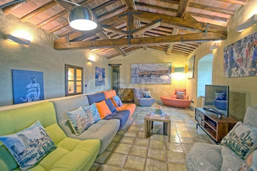 Villa Sonia, Wohnzimmer, Sofa, Sessel, Fernseher