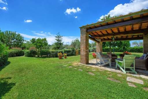 Villa Sonia, Garten, Rasenfläche, überdachte Terrasse