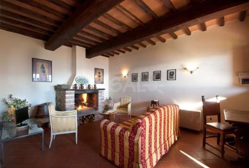 Forte Sorgnano Portico, Wohnzimmer, Sofa, offener Kamin