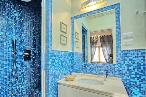 Viletta Montecuccoli Badezimmer Blau