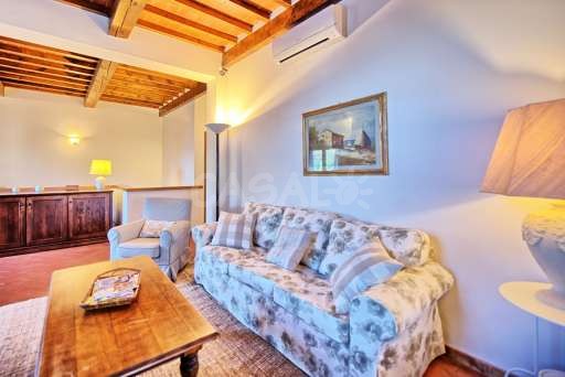 Viletta Montecuccoli Wohnzimmer, Sofa