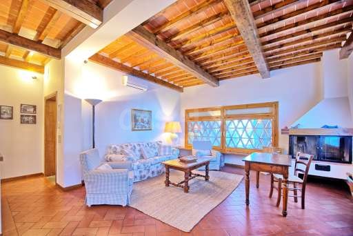 Viletta Montecuccoli Wohnzimmer, Kamin